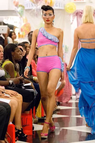 Nguyễn Thị Nhã Trúc đến từ trường Đại học Kiến Trúc TP. HCM trong bộ sưu tập của nhà thiết kế Edwing D'Angelo tại Tuần lễ Thời trang Mercedes-Benz 2013 .Ảnh. Dario Cantatore/Getty Images North America.