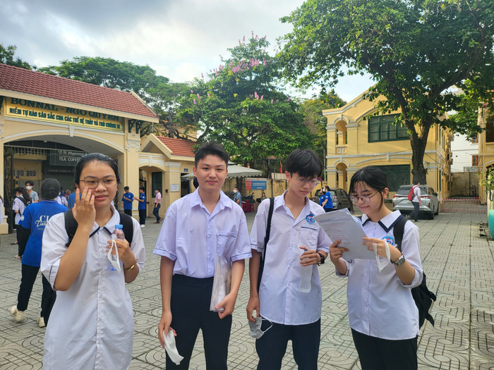 Các thí sinh dự thi tuyển sinh vào lớp 10 trung học phổ thông năm học 2023-2024 (Ảnh: Lã Tiến) GDVN_HP-thi-vao-10-13.jpg