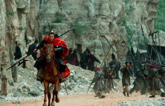 Lã Bố của Hà Nhuận Đông đầy khí phách trong Tân Tam Quốc Diễn Nghĩa. Lã Bố của Hà Nhuận Đông đầy khí phách trong Tân Tam Quốc Diễn Nghĩa.