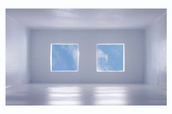 Mô hình được làm bằng thạch cao, bầu trời đã thì được sơn thêm.