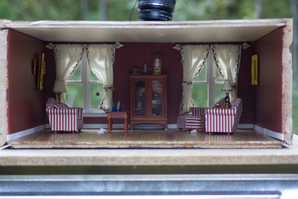 Căn phòng cháy trước khi bị đốt.