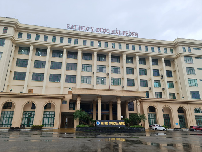 Sở Y tế Hải Phòng báo cáo Uỷ ban nhân dân thành phố việc sinh viên phản ánh phải nộp thêm 21 triệu đồng sau giảm học phí là có cơ sở (Ảnh: Lã Tiến)