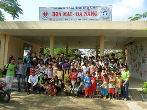 Clb nhân ái Đà Nẵng trong chương trình tại trung tâm Hoa Mai- TP Đà Nẵng. Clb nhân ái Đà Nẵng trong chương trình tại trung tâm Hoa Mai- TP Đà Nẵng.