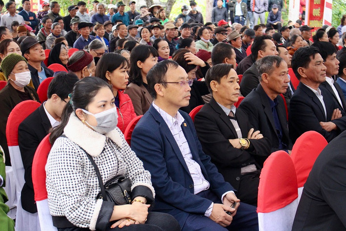 Đông đảo du khách và người dân địa phương tới dự lễ hội (Ảnh: TQ)