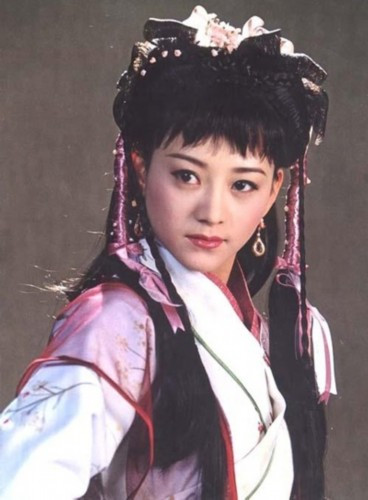 Số 67. Miêu Ất Ất vai Nhạc Linh San trong “Tiếu ngạo giang hồ” 2000. Số 67. Miêu Ất Ất vai Nhạc Linh San trong “Tiếu ngạo giang hồ” 2000.