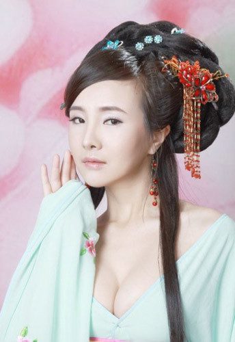 Can Lộ Lộ còn tiết lộ một cách đắc ý rằng, “trong quá trình chụp hình bộ ảnh này, những nhiếp ảnh gia nhìn tôi mà cứ ngỡ là một nàng tiên và nhìn không chớp mắt”.