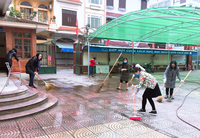 Sân trường được cán bộ, giáo viên, phụ huynh vệ sinh hàng ngày (Ảnh: Nhà trường cung cấp) Sân trường được cán bộ, giáo viên, phụ huynh vệ sinh hàng ngày (Ảnh: Nhà trường cung cấp)