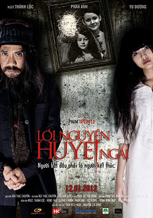 Lời nguyền huyết ngải. Ngày khởi chiếu 12/1/2012. Bộ phim mới mang không khí ly kỳ, hồi hộp của đạo diễn Bùi Thạc Chuyên được nhiều khán giả kỳ vọng. Lời nguyền huyết ngải kể câu chuyện về ba chàng sinh viên tò mò và người thầy hiền lành, điềm đạm. Cô thiếu nữ có gương mặt ma mị, lang thang ẩn hiện trong bóng tối. Một ông già với bộ dạng ghê rợn. Các tuyến nhân vật xoay quanh một bí mật bị vùi chôn: quyền năng tối thượng của một loài ngải được luyện từ máu. Lời nguyền huyết ngải. Ngày khởi chiếu 12/1/2012. Bộ phim mới mang không khí ly kỳ, hồi hộp của đạo diễn Bùi Thạc Chuyên được nhiều khán giả kỳ vọng. Lời nguyền huyết ngải kể câu chuyện về ba chàng sinh viên tò mò và người thầy hiền lành, điềm đạm. Cô thiếu nữ có gương mặt ma mị, lang thang ẩn hiện trong bóng tối. Một ông già với bộ dạng ghê rợn. Các tuyến nhân vật xoay quanh một bí mật bị vùi chôn: quyền năng tối thượng của một loài ngải được luyện từ máu.