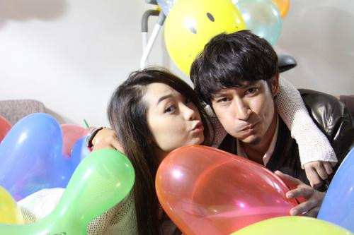 Tình yêu bắt đầu nảy nở giữa Dịu và Hoàng Phú. Tuy nhiên, cuộc tình đẹp đẽ, lãng mạn và vô cùng nồng cháy này vẫn không làm Dịu quên đi “sứ mệnh thiêng liêng” của mình đó là truy tìm gã Lý Văn Giàu đáng ghét. Phim do đạo diễn Nguyễn Minh Chung thực hiện với nhiều cảnh quay đẹp thực hiện tại cây cầu Ánh Sao (TP HCM). Lệ phí tình yêu còn có sự tham gia của người mẫu Ngọc Quyên với nhiều cảnh nóng, khoe da thịt trong phim. Tình yêu bắt đầu nảy nở giữa Dịu và Hoàng Phú. Tuy nhiên, cuộc tình đẹp đẽ, lãng mạn và vô cùng nồng cháy này vẫn không làm Dịu quên đi “sứ mệnh thiêng liêng” của mình đó là truy tìm gã Lý Văn Giàu đáng ghét. Phim do đạo diễn Nguyễn Minh Chung thực hiện với nhiều cảnh quay đẹp thực hiện tại cây cầu Ánh Sao (TP HCM). Lệ phí tình yêu còn có sự tham gia của người mẫu Ngọc Quyên với nhiều cảnh nóng, khoe da thịt trong phim.