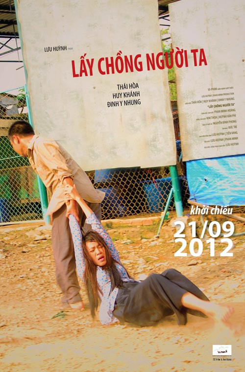 Lấy chồng người ta của đạo diễn Lưu Huỳnh, chính thức ra rạp ngày 21/9. Đây là tác phẩm đại diện cho điện ảnh Việt Nam ở hạng mục Comtemporary World Cinema (Điện ảnh thế giới đương đại) tại LHP quốc tế Toronto (Canada) giữa tháng 9 vừa qua. Lấy chồng người ta xoay quanh cuộc sống của cặp vợ chồng Lụa (Đinh Y Nhung) và Khánh (Huy Khánh). Lấy chồng người ta của đạo diễn Lưu Huỳnh, chính thức ra rạp ngày 21/9. Đây là tác phẩm đại diện cho điện ảnh Việt Nam ở hạng mục Comtemporary World Cinema (Điện ảnh thế giới đương đại) tại LHP quốc tế Toronto (Canada) giữa tháng 9 vừa qua. Lấy chồng người ta xoay quanh cuộc sống của cặp vợ chồng Lụa (Đinh Y Nhung) và Khánh (Huy Khánh).