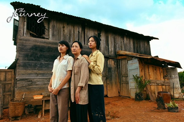 Bệnh tim vốn rất khó chữa trị, ở thành thị đã khó, ở vùng núi cao càng vô vọng hơn. Chính vì vậy, ngay khi nhìn thấy một tia hy vọng nhỏ nhoi, chị em Vân - Ngọc (tạm gọi) quyết định liều mạng lên đường tìm kiếm một con đường sống. Hành trình ấy lắm gian truân, đầy nước mắt nhưng liệu nó có thể đổi lấy một mạng sống, một kết thúc có hậu cho chị em họ? Thông điệp của phim là "20.000 đồng cho hành trình cứu sống 20.000 trái tim". The Journey - Hành trình ra mắt khán giả kể từ ngày 26/5/2012 đến ngày 1/6/2012 tại các rạp chiếu trong cả nước. Bệnh tim vốn rất khó chữa trị, ở thành thị đã khó, ở vùng núi cao càng vô vọng hơn. Chính vì vậy, ngay khi nhìn thấy một tia hy vọng nhỏ nhoi, chị em Vân - Ngọc (tạm gọi) quyết định liều mạng lên đường tìm kiếm một con đường sống. Hành trình ấy lắm gian truân, đầy nước mắt nhưng liệu nó có thể đổi lấy một mạng sống, một kết thúc có hậu cho chị em họ? Thông điệp của phim là "20.000 đồng cho hành trình cứu sống 20.000 trái tim". The Journey - Hành trình ra mắt khán giả kể từ ngày 26/5/2012 đến ngày 1/6/2012 tại các rạp chiếu trong cả nước.