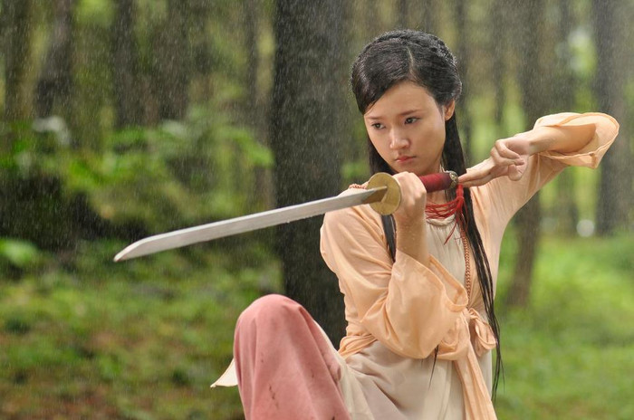 Thiên mệnh anh hùng có sự tham gia của Huỳnh Đông, Midu, Vân Trang, Minh Thuận, Khương Ngọc và Kim Hiền. Phim được quay tại Cổ Loa, Ninh Bình và Củ Chi với nhiều khung cảnh hùng vĩ, tráng lệ. Đạo diễn Victor Vũ tiết lộ Thiên mệnh anh hùng không đi sâu vào các tình tiết của vụ án Lệ Chi Viên, thay vào đó tập trung khắc họa những mối quan hệ phức tạp, yêu đương, thù hận của con người trong bối cảnh xã hội xưa. Thiên mệnh anh hùng có sự tham gia của Huỳnh Đông, Midu, Vân Trang, Minh Thuận, Khương Ngọc và Kim Hiền. Phim được quay tại Cổ Loa, Ninh Bình và Củ Chi với nhiều khung cảnh hùng vĩ, tráng lệ. Đạo diễn Victor Vũ tiết lộ Thiên mệnh anh hùng không đi sâu vào các tình tiết của vụ án Lệ Chi Viên, thay vào đó tập trung khắc họa những mối quan hệ phức tạp, yêu đương, thù hận của con người trong bối cảnh xã hội xưa.