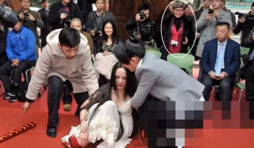 Nữ diễn viên "lộ" nhiều nhất Can Lộ Lộ trong một pha xòe vì đôi giày cao gót quá cao.