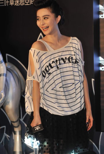 Rạng rỡ trong trang phục năng động và thể thao.