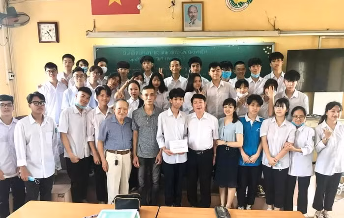 Chắp cánh ước mơ cho em Nguyễn Lê Hoàng Thái, tấm gương học sinh nghèo vượt khó (Ảnh: thầy Hoàng Xuân Khóa)