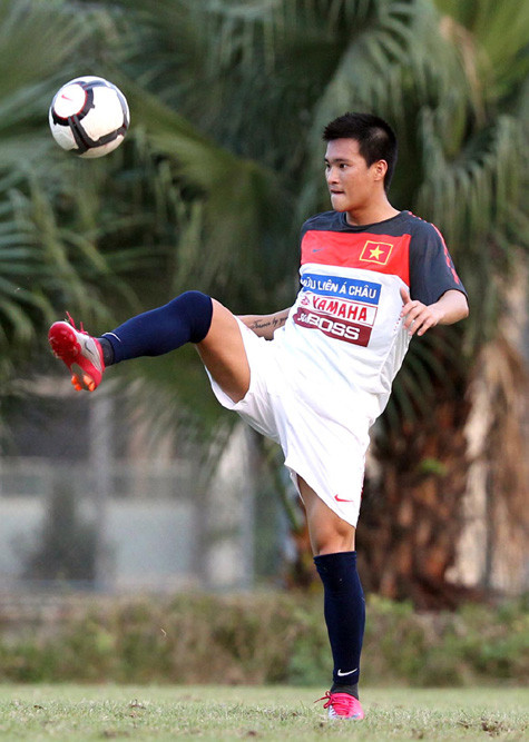 Công Vinh: Trên đời này có ai dám khẳng định mình sẽ không “ăn cơm trước kẻng”? Công Vinh: Trên đời này có ai dám khẳng định mình sẽ không “ăn cơm trước kẻng”?