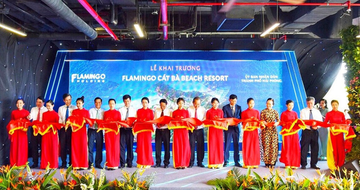 Các đại biểu cắt băng khai trương tổ hợp nghỉ dưỡng cao cấp 5 sao - Cát Bà Beach Resort (Ảnh: CTV) Các đại biểu cắt băng khai trương tổ hợp nghỉ dưỡng cao cấp 5 sao - Cát Bà Beach Resort (Ảnh: CTV)