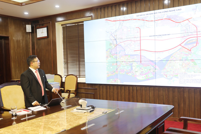 Ứng viên tham gia thi tuyển chức danh Phó trưởng Ban Xúc tiến và hỗ trợ đầu tư trình bày dự án (Ảnh: CTV) Ứng viên tham gia thi tuyển chức danh Phó trưởng Ban Xúc tiến và hỗ trợ đầu tư trình bày dự án (Ảnh: CTV)