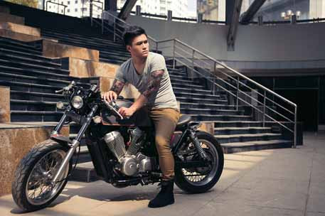 Hôm qua (24/9), Vũ Duy Khánh đã cho ra mắt Album online Vol9 “Ngược chiều yêu thương”. Đây là album đánh dấu sự trưởng thành trong cả giọng hát, phong cách và tư duy âm nhạc của Vũ Duy Khánh kể từ sau Sao Mai Điểm Hẹn 2012. Hôm qua (24/9), Vũ Duy Khánh đã cho ra mắt Album online Vol9 “Ngược chiều yêu thương”. Đây là album đánh dấu sự trưởng thành trong cả giọng hát, phong cách và tư duy âm nhạc của Vũ Duy Khánh kể từ sau Sao Mai Điểm Hẹn 2012.