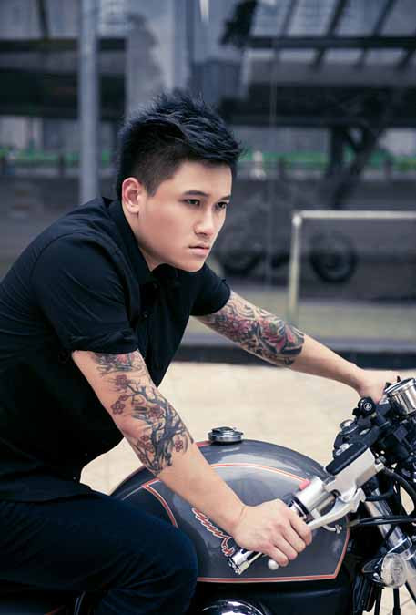 Ca khúc chủ đề của Vol 9 – “Ngược chiều yêu thương” cũng là sự kết hợp đầu tiên và táo bạo của Vũ Duy Khánh với nhạc sỹ Nguyễn Hồng Thuận. Ca khúc chủ đề của Vol 9 – “Ngược chiều yêu thương” cũng là sự kết hợp đầu tiên và táo bạo của Vũ Duy Khánh với nhạc sỹ Nguyễn Hồng Thuận.