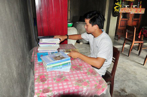 Góc học tập đơn giản của thủ khoa khối B ĐHQG Hà Nội với 28 điểm làm tròn: Sinh: 8,25 điểm, Toán: 9,75 điểm và Hóa: 9,75 điểm. Góc học tập đơn giản của thủ khoa khối B ĐHQG Hà Nội với 28 điểm làm tròn: Sinh: 8,25 điểm, Toán: 9,75 điểm và Hóa: 9,75 điểm.