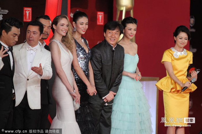 Vúa hài kungfu Thành Long và các mỹ nhân.