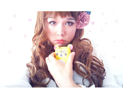 Thêm mái tóc xoăn lọn sóng vàng, bạn đã thực sự trở thành teen girl 9X xinh xắn, đáng yêu. (Ảnh:hb) Xem thêm: Những kiểu trang điểm nude đáng học hỏi nhất Thêm mái tóc xoăn lọn sóng vàng, bạn đã thực sự trở thành teen girl 9X xinh xắn, đáng yêu. (Ảnh:hb) Xem thêm: Những kiểu trang điểm nude đáng học hỏi nhất