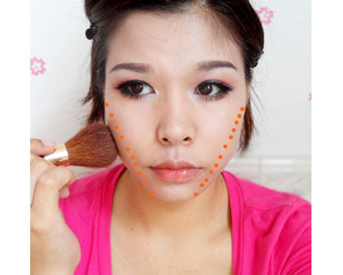 Dùng phấn phủ dọc theo hai gên má. (Ảnh:hb) Xem thêm: Những kiểu trang điểm nude đáng học hỏi nhất Dùng phấn phủ dọc theo hai gên má. (Ảnh:hb) Xem thêm: Những kiểu trang điểm nude đáng học hỏi nhất