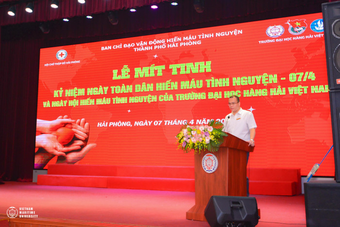PGS.TS. Nguyễn Minh Đức – Phó Hiệu trưởng Trường Đại học Hàng hải Việt Nam nhấn mạnh ý nghĩa nhân văn sâu sắc của hoạt động Hiến máu cứu người (Ảnh: LT)