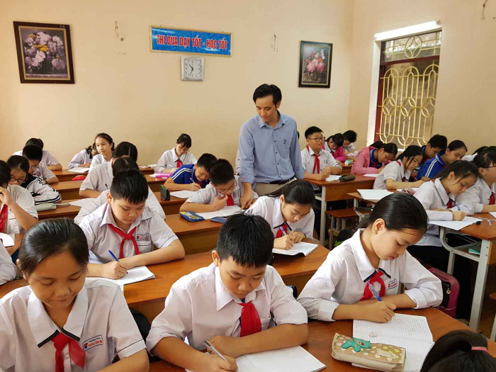 Thầy Đoài nghe lời vợ mình, nghỉ việc tại công ty than để theo đuổi nghề giáo (Ảnh: Lã Tiến) Thầy Đoài nghe lời vợ mình, nghỉ việc tại công ty than để theo đuổi nghề giáo (Ảnh: Lã Tiến)