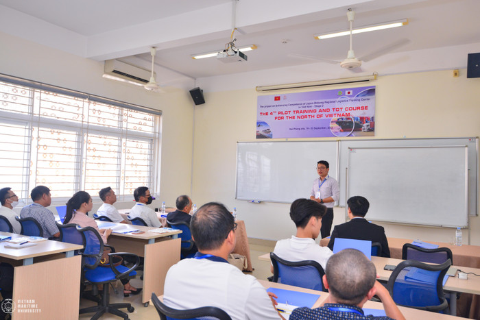 Bạn Trương Quang Đại - Học viên từ Công ty Macnel Shipping phát biểu cảm tưởng (Ảnh: Trung Kiên)