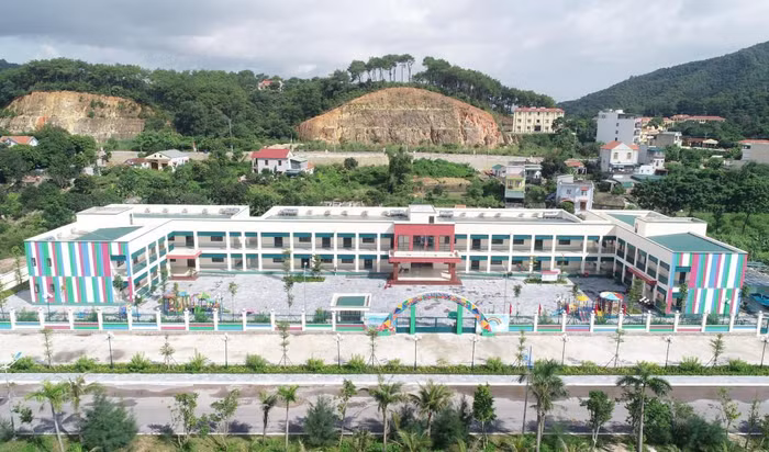 Trường Mầm non xã Đông Xá với cơ sở vật chất khang trang, trang thiết bị hiện đại (Ảnh: CTV) Trường Mầm non xã Đông Xá với cơ sở vật chất khang trang, trang thiết bị hiện đại (Ảnh: CTV)