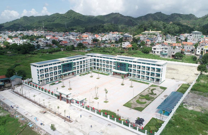 Trường Tiểu học thị trấn Cái Rồng nhìn từ trên cao (Ảnh: CTV) Trường Tiểu học thị trấn Cái Rồng nhìn từ trên cao (Ảnh: CTV)