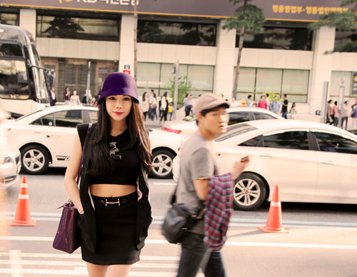 Vừa qua, Trà Ngọc Hằng đã có chuyến đi Hàn Quốc để chuẩn bị hợp tác cho những dự án âm nhạc mới của cô ở đất nước xinh đẹp này. Vừa qua, Trà Ngọc Hằng đã có chuyến đi Hàn Quốc để chuẩn bị hợp tác cho những dự án âm nhạc mới của cô ở đất nước xinh đẹp này.