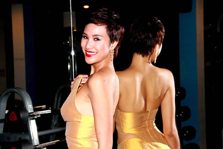 ''Người yêu tin đồn" của Nathan Lee, siêu mẫu Phương Mai cũng xuất hiện với vai trò MC của sự kiện này . ''Người yêu tin đồn" của Nathan Lee, siêu mẫu Phương Mai cũng xuất hiện với vai trò MC của sự kiện này .