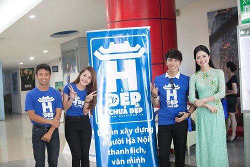 Runing man Vũ Xuân Tiến chỉ mong ước mỗi người hãy cùng xây dựng thành phố đẹp, thanh lịch hơn để làm đẹp hình ảnh thành phố trong mắt du khách nước ngoài. Runing man Vũ Xuân Tiến chỉ mong ước mỗi người hãy cùng xây dựng thành phố đẹp, thanh lịch hơn để làm đẹp hình ảnh thành phố trong mắt du khách nước ngoài.