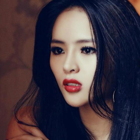 "Tôi là người vui vẻ, hoà đồng nhưng đôi khi lại hơi đơn giản và bộp chộp..." "Tôi là người vui vẻ, hoà đồng nhưng đôi khi lại hơi đơn giản và bộp chộp..."