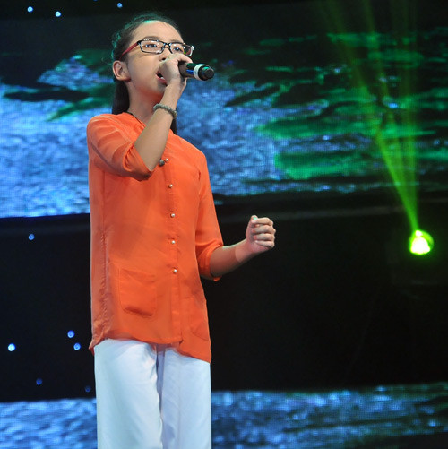 Lời giới thiệu của MC Kỳ Duyên khiến gần 4.000 khán giả bên dưới không ngớt reo hò. Và khi Phương Mỹ Chi xuất hiện trên sân khấu với ca khúc Đất phương Nam, tất cả đều như vỡ òa. Lời giới thiệu của MC Kỳ Duyên khiến gần 4.000 khán giả bên dưới không ngớt reo hò. Và khi Phương Mỹ Chi xuất hiện trên sân khấu với ca khúc Đất phương Nam, tất cả đều như vỡ òa.