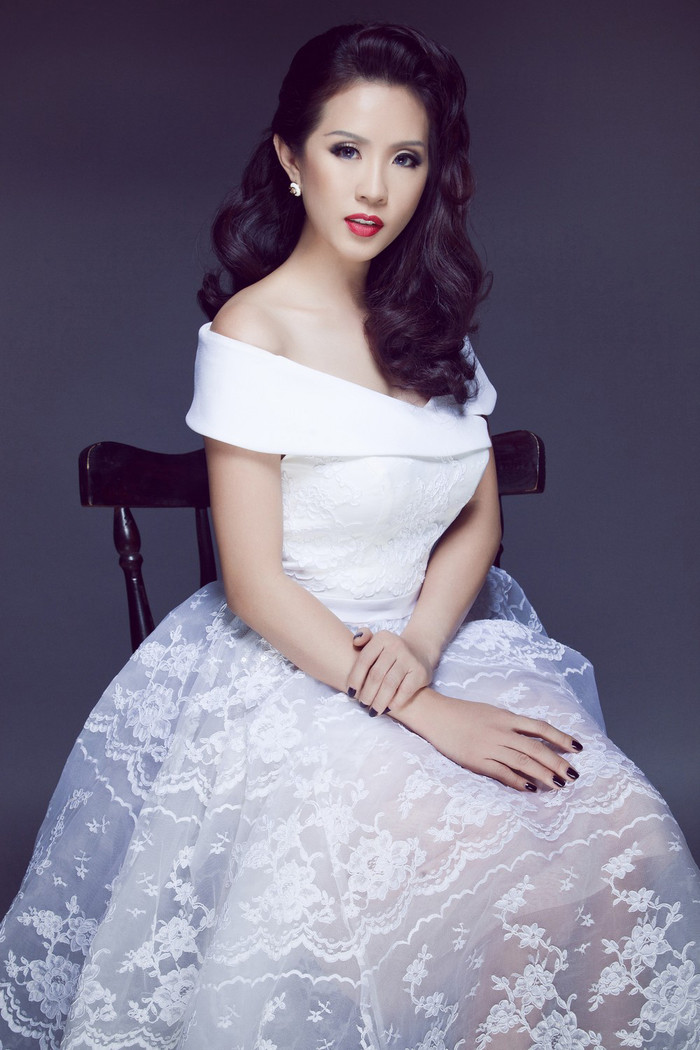 Năm nay, Hoa hậu Thu Hoài đã bước sang tuổi 37 tuy nhiên, trông cô vẫn trẻ trung như gái mười tám đôi mươi.