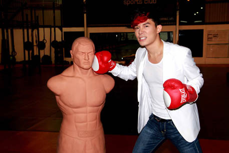 Khán giả đã có một đêm nhạc ''đã tai, đã mắt'' khi anh bùng nổ với nhiều ca khúc Hit của mình như Xinh, Say, Như chưa từng quen.... Khán giả đã có một đêm nhạc ''đã tai, đã mắt'' khi anh bùng nổ với nhiều ca khúc Hit của mình như Xinh, Say, Như chưa từng quen....