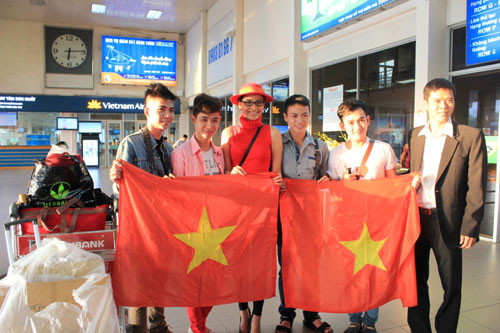 Với kinh nghiệm từng tham gia một số cuộc thi nhan sắc và trình diễn nhiều show thời trang trong nước, Trương Thị May được nhiều khán giả đặt nhiều niềm tin trong cuộc thi Hoa hậu Hoàn vũ 2013. Với kinh nghiệm từng tham gia một số cuộc thi nhan sắc và trình diễn nhiều show thời trang trong nước, Trương Thị May được nhiều khán giả đặt nhiều niềm tin trong cuộc thi Hoa hậu Hoàn vũ 2013.