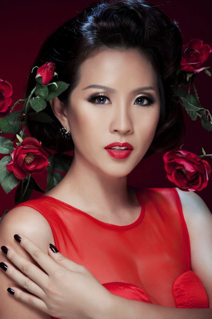 Gần đây trên mạng xã hội, Thu Hoài đã phải đánh tiếng với những người đang muốn theo đuổi mình rằng, cô đã có 3 con và bé đầu của cô đã tròn 17 tuổi.