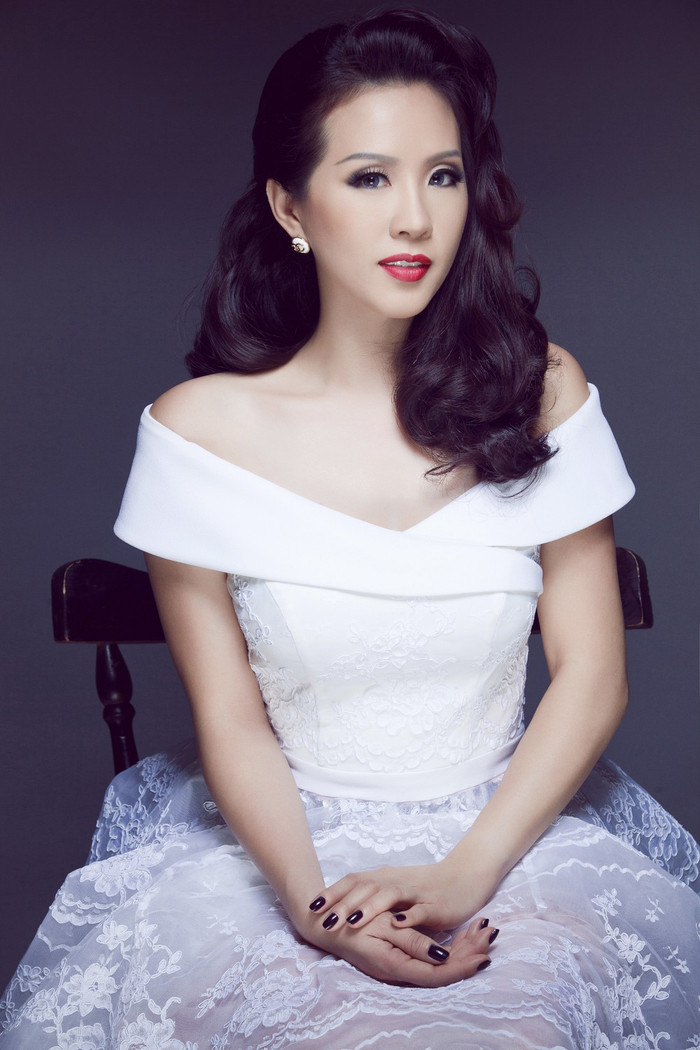 Với vẻ ngoài xinh đẹp, trẻ trung Hoa hậu Thu Hoài vẫn khiến nhiều người đàn ông phải thương thầm trộm nhớ.