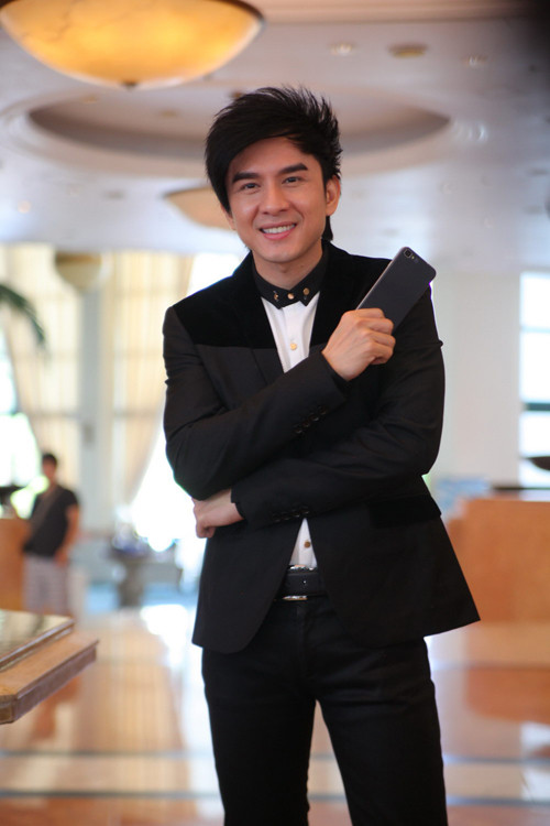 Đan Trường cũng nhận được nhiều lời khen ngợi của khán giả và giới truyền thông là đẹp trai hơn kể từ khi kết hôn. Đan Trường cũng nhận được nhiều lời khen ngợi của khán giả và giới truyền thông là đẹp trai hơn kể từ khi kết hôn.