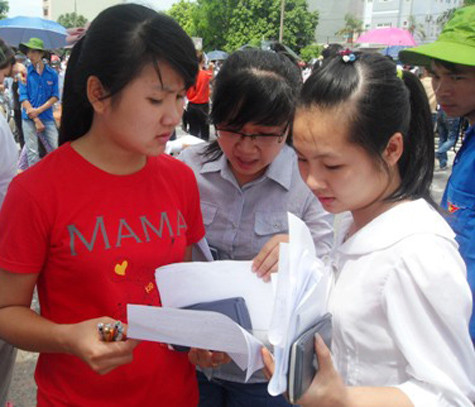 Thí sinh dự thi đại học năm 2012. Thí sinh dự thi đại học năm 2012.