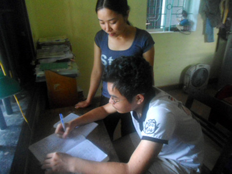 Trên bước đường đi của Đức, luôn có 2 người chị gái thay bố mẹ đồng hành. Trên bước đường đi của Đức, luôn có 2 người chị gái thay bố mẹ đồng hành.