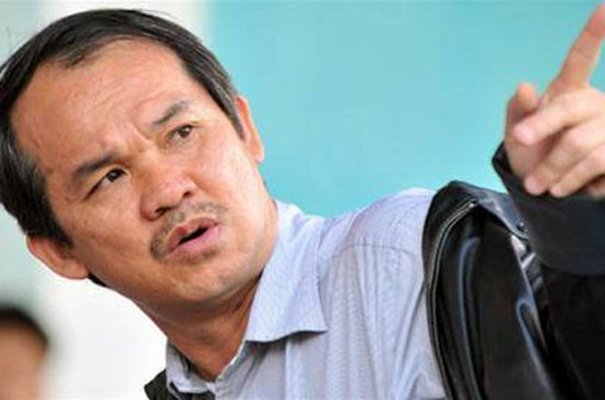 Là cậu học trò nghèo trong một gia đình đông anh em, Đoàn Nguyên Đức ấp ủ ước mơ vào đại học để thay đổi cuộc sống cho gia đình. Lớp 12 (năm 1982), Đoàn Nguyên Đức vào TP.HCM thi đại học. Năm ấy, ông Đức... thi trượt. Không nản lòng, Đoàn Nguyên Đức tiếp tục vừa làm vừa học, quyết thi đại học, nhưng tới lần thi thứ 4, ông vẫn không đậu. NHỮNG HOTGIRL TỪNG THI ĐỖ THỦ KHOA ĐẠI HỌC Là cậu học trò nghèo trong một gia đình đông anh em, Đoàn Nguyên Đức ấp ủ ước mơ vào đại học để thay đổi cuộc sống cho gia đình. Lớp 12 (năm 1982), Đoàn Nguyên Đức vào TP.HCM thi đại học. Năm ấy, ông Đức... thi trượt. Không nản lòng, Đoàn Nguyên Đức tiếp tục vừa làm vừa học, quyết thi đại học, nhưng tới lần thi thứ 4, ông vẫn không đậu. NHỮNG HOTGIRL TỪNG THI ĐỖ THỦ KHOA ĐẠI HỌC