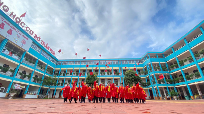 Hoa trạng nguyên nở rộ trên mảnh đất Lê Chân anh hùng (Ảnh: Ngọc Quyên)