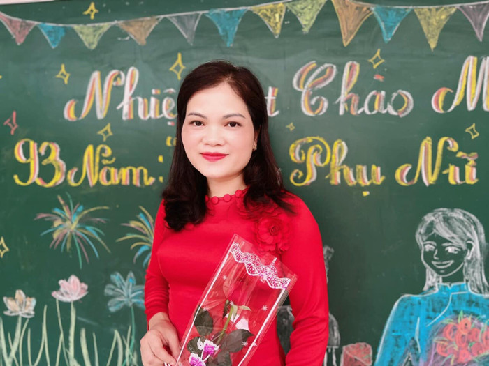 Nhà giáo Ưu tú Nguyễn Sinh Khoa luôn dành hết tâm huyết cho học sinh vùng cao (Ảnh: NVCC) co-khoa-2.jpg