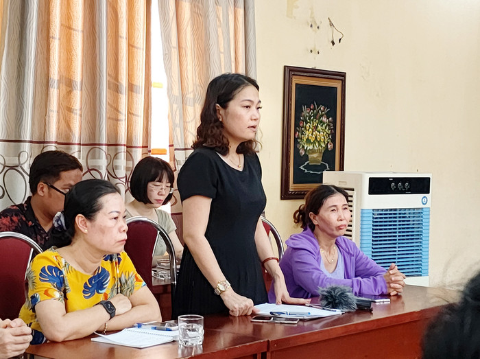 Bà Đào Thị Cẩm Ly, Hiệu trưởng nhà trường báo cáo lãnh đạo thành phố về vụ việc (Ảnh: Lã Tiến) Bà Đào Thị Cẩm Ly, Hiệu trưởng nhà trường báo cáo lãnh đạo thành phố về vụ việc (Ảnh: Lã Tiến)